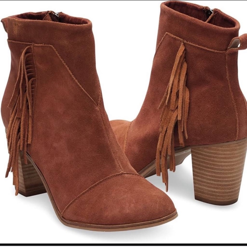 🥾 TOMS Brown Suede Fringe Booties 🥾